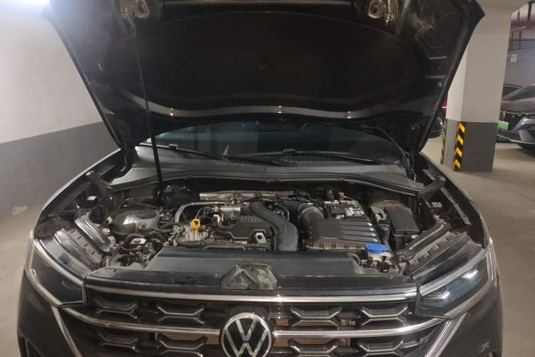 Used Volkswagen Tayron 2024 300TSI Two-Wheel-Drive Luxury Plus Advanced Version Engine Bay