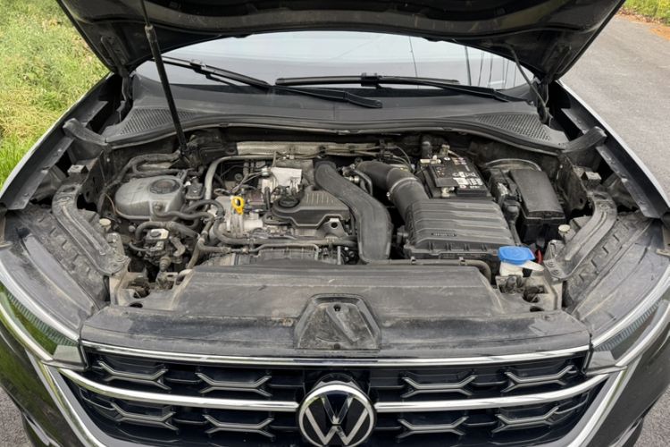 Used Volkswagen Tayron 2024 300TSI Two-Wheel-Drive Luxury Plus Advanced Version Engine Bay