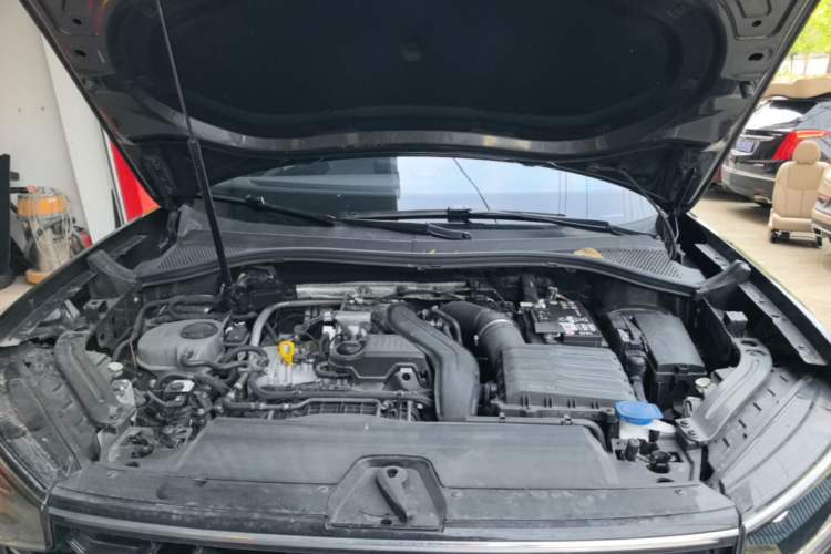 Used Volkswagen Tayron 2024 300TSI Two-Wheel-Drive Luxury Plus Advanced Version Engine Bay