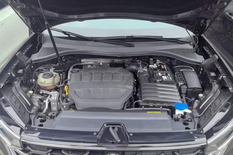 Used Volkswagen Tayron 2024 330TSI Two-Wheel Drive Luxury Plus Advanced Version Engine Bay