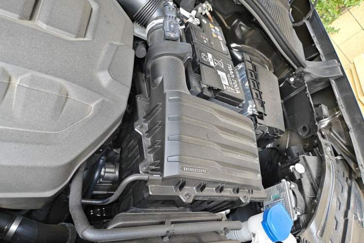 Used Volkswagen Tayron 2024 330TSI Two-Wheel Drive Luxury Plus Advanced Version Engine Bay Left
