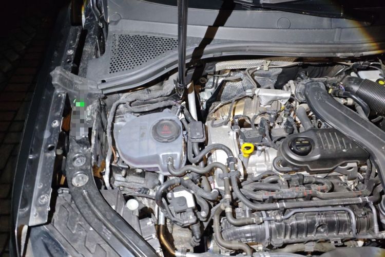 Used Volkswagen Tayron 2024 300TSI Two-Wheel-Drive Luxury Plus Advanced Version Engine Bay Right