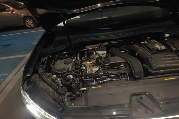 Used Volkswagen Tayron 2024 300TSI Two-Wheel-Drive Luxury Plus Advanced Version Engine Bay Right