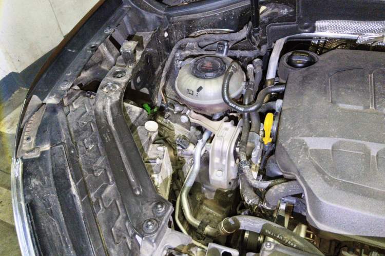 Used Volkswagen Tayron 2024 330TSI Two-Wheel Drive Luxury Plus Advanced Version Engine Bay Right