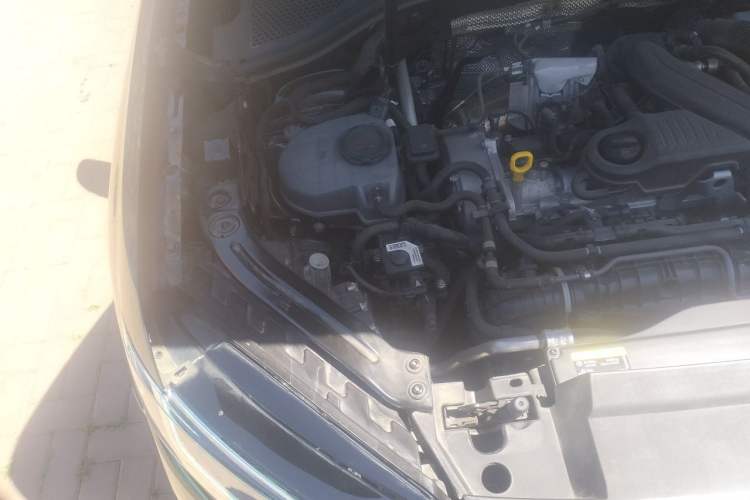 Used Volkswagen Tayron 2024 300TSI Two-Wheel-Drive Luxury Plus Advanced Version Engine Bay Right