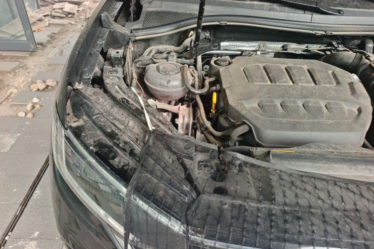 Used Volkswagen Tayron 2024 330TSI Two-Wheel Drive Luxury Plus Advanced Version Engine Bay Right