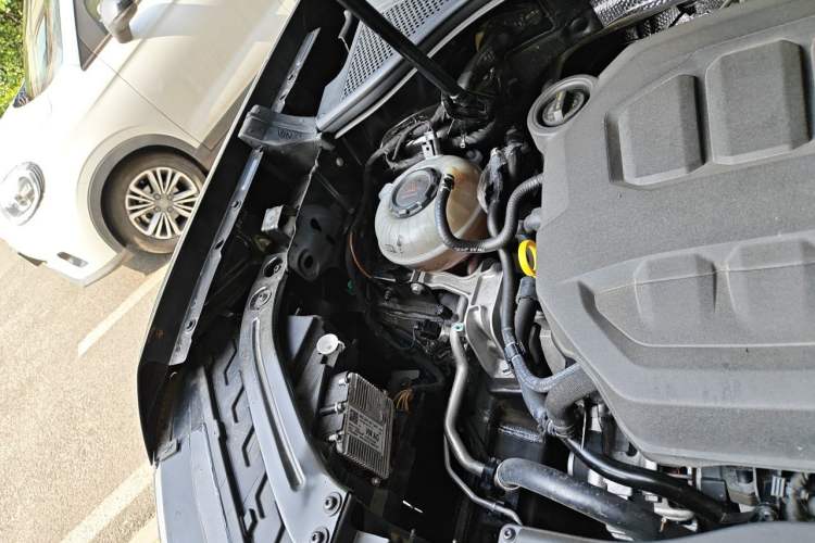 Used Volkswagen Tayron 2024 330TSI Two-Wheel Drive Luxury Plus Advanced Version Engine Bay Right