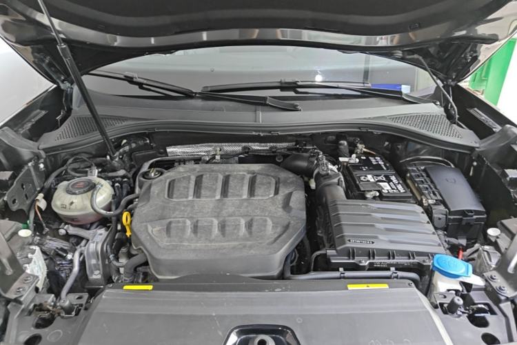 Used Volkswagen Tayron 2024 330TSI Two-Wheel Drive Luxury Plus Advanced Version Engine Bay