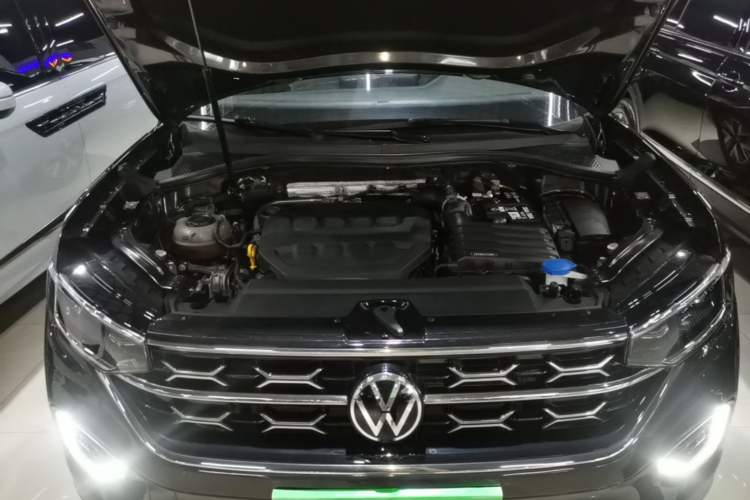 Used Volkswagen Tayron 2024 330TSI Two-Wheel Drive Luxury Plus Advanced Version Engine Bay