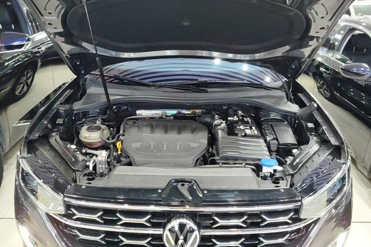 Used Volkswagen Tayron 2024 330TSI Two-Wheel Drive Luxury Plus Advanced Version Engine Bay