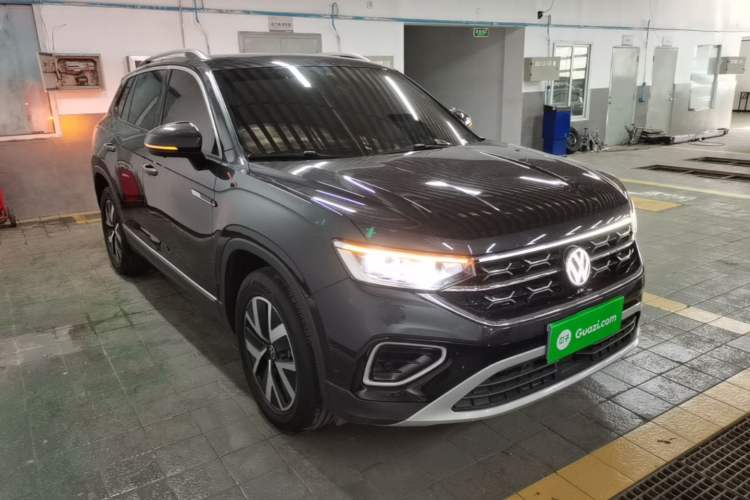 Used Volkswagen Tayron 2024 330TSI Two-Wheel Drive Luxury Plus Advanced Version Front Right 45 Deg