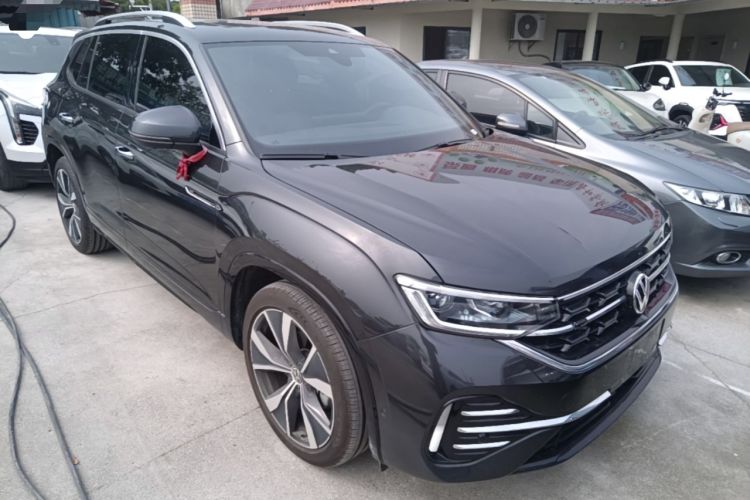Used Volkswagen Tayron 2024 380TSI All-Wheel Drive R-Line Pro Smart Edition Front Right 45 Deg