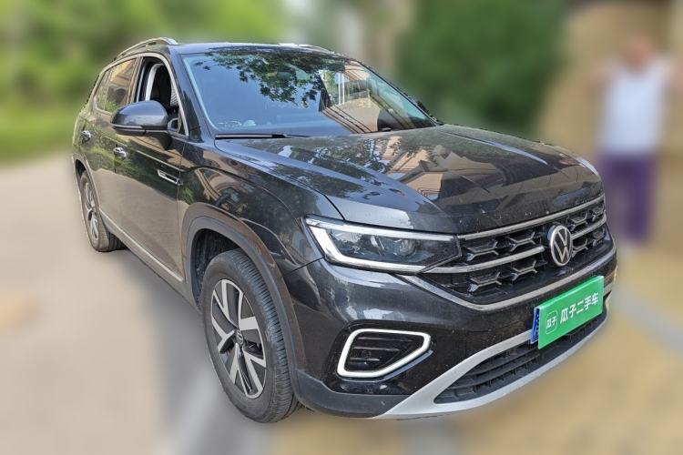 Used Volkswagen Tayron 2024 330TSI Two-Wheel Drive Luxury Plus Advanced Version Front Right 45 Deg