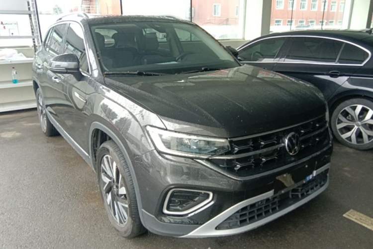 Used Volkswagen Tayron 2024 300TSI Two-Wheel-Drive Luxury Plus Advanced Version Front Right 45 Deg