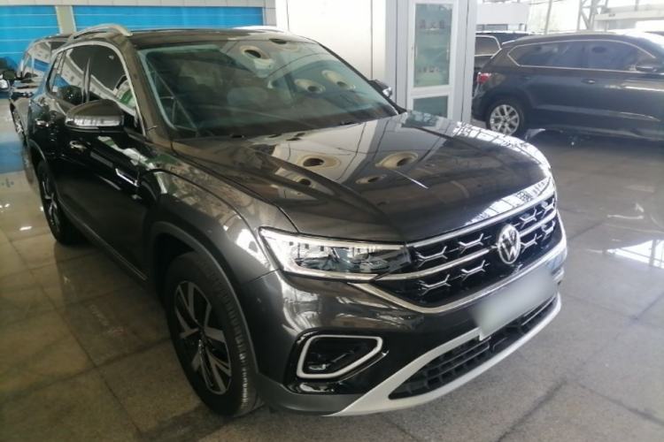 Used Volkswagen Tayron 2024 330TSI Two-Wheel Drive Luxury Plus Advanced Version Front Right 45 Deg