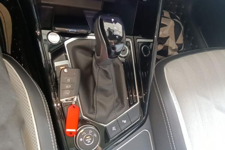 Used Volkswagen Tayron 2024 380TSI All-Wheel Drive R-Line Pro Smart Edition Gear Lever