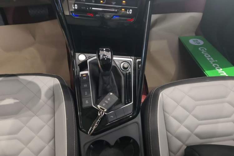Used Volkswagen Tayron 2024 330TSI Two-Wheel Drive Luxury Plus Advanced Version Gear Lever