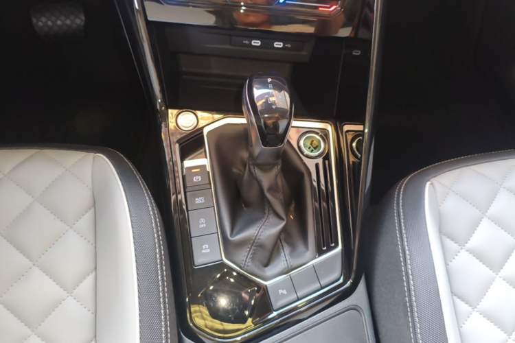 Used Volkswagen Tayron 2024 330TSI Two-Wheel Drive Luxury Plus Advanced Version Gear Lever