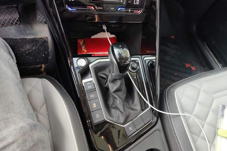 Used Volkswagen Tayron 2024 300TSI Two-Wheel-Drive Luxury Plus Advanced Version Gear Lever