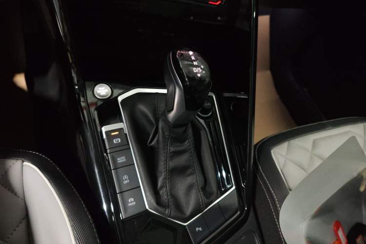 Used Volkswagen Tayron 2024 330TSI Two-Wheel Drive Luxury Plus Advanced Version Gear Lever