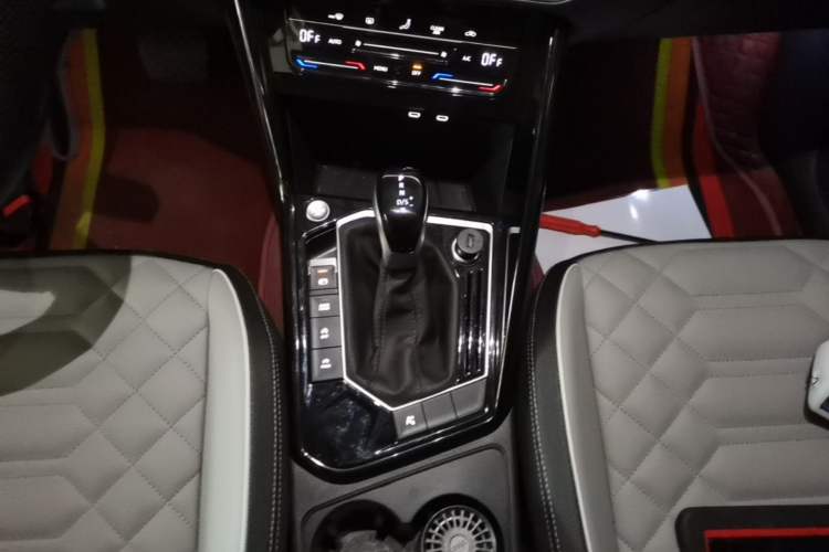 Used Volkswagen Tayron 2024 330TSI Two-Wheel Drive Luxury Plus Advanced Version Gear Lever