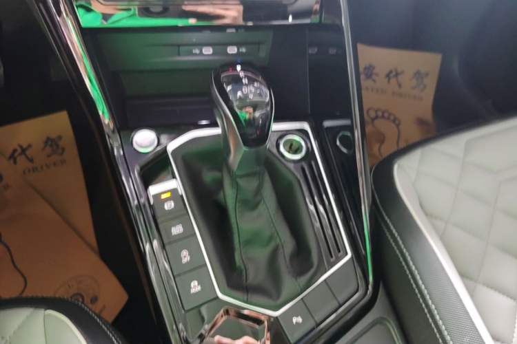 Used Volkswagen Tayron 2024 330TSI Two-Wheel Drive Luxury Plus Advanced Version Gear Lever