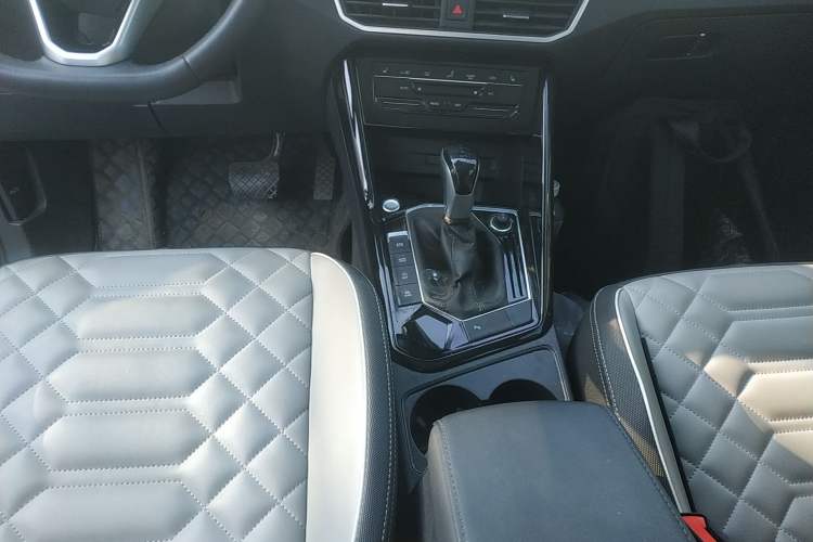Used Volkswagen Tayron 2024 300TSI Two-Wheel-Drive Luxury Plus Advanced Version Gear Lever