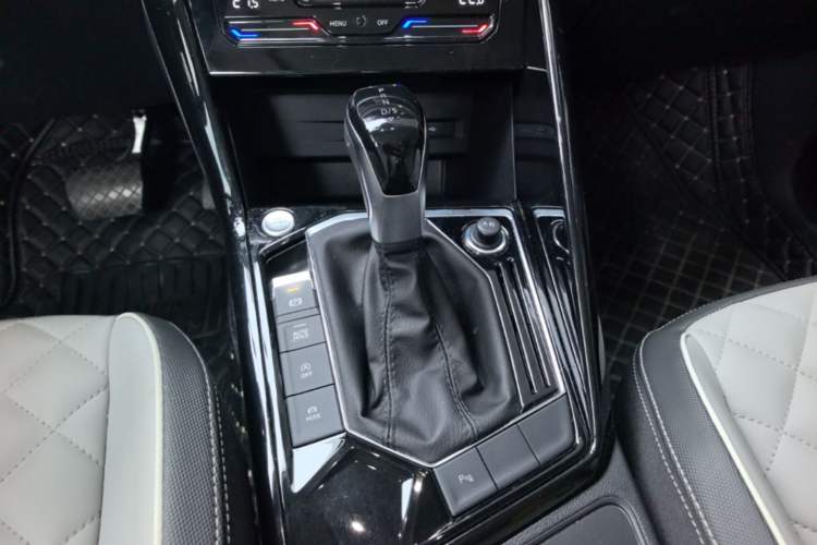 Used Volkswagen Tayron 2024 300TSI Two-Wheel-Drive Luxury Plus Advanced Version Gear Lever