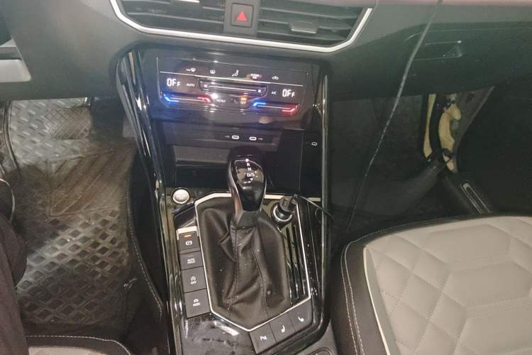 Used Volkswagen Tayron 2024 330TSI Two-Wheel Drive Luxury Plus Advanced Version Gear Lever