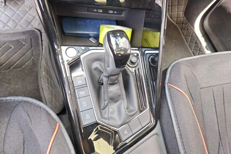 Used Volkswagen Tayron 2024 300TSI Two-Wheel-Drive Luxury Plus Advanced Version Gear Lever