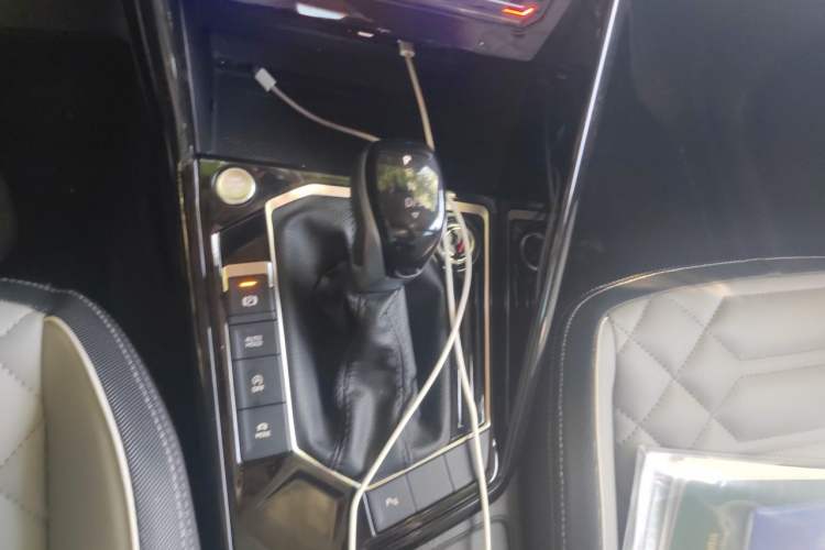 Used Volkswagen Tayron 2024 300TSI Two-Wheel-Drive Luxury Plus Advanced Version Gear Lever
