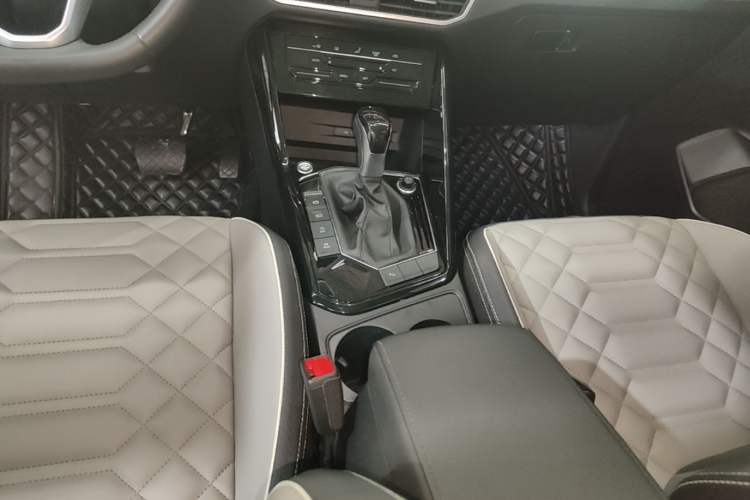 Used Volkswagen Tayron 2024 330TSI Two-Wheel Drive Luxury Plus Advanced Version Gear Lever