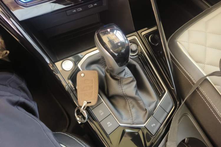 Used Volkswagen Tayron 2024 330TSI Two-Wheel Drive Luxury Plus Advanced Version Gear Lever