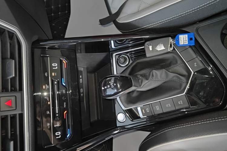 Used Volkswagen Tayron 2024 330TSI Two-Wheel Drive Luxury Plus Advanced Version Gear Lever