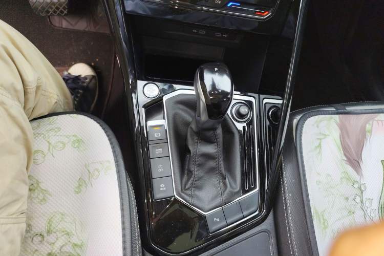 Used Volkswagen Tayron 2024 300TSI Two-Wheel-Drive Luxury Plus Advanced Version Gear Lever