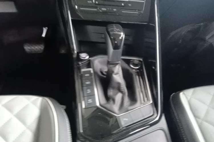 Used Volkswagen Tayron 2024 300TSI Two-Wheel-Drive Luxury Plus Advanced Version Gear Lever