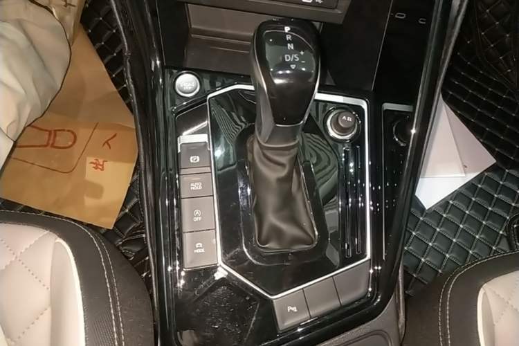 Used Volkswagen Tayron 2024 330TSI Two-Wheel Drive Luxury Plus Advanced Version Gear Lever