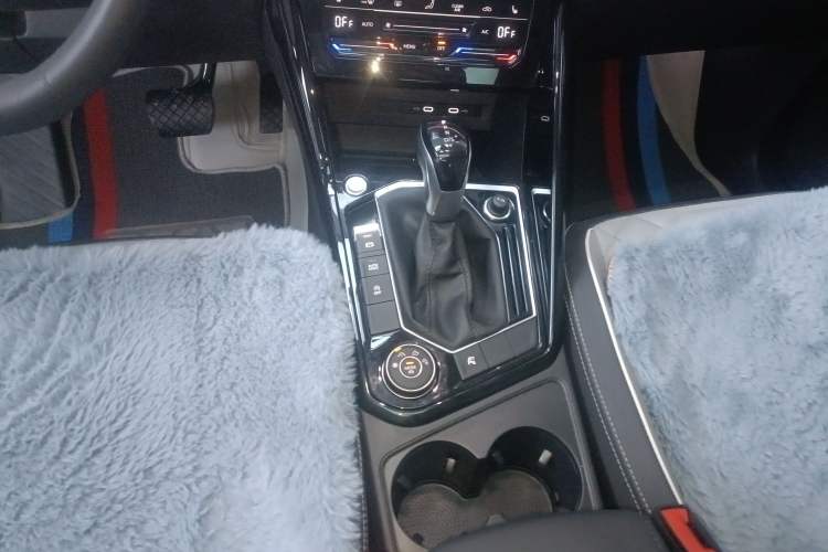 Used Volkswagen Tayron 2024 380TSI Four-Wheel Drive R-Line High-Energy Version Gear Lever