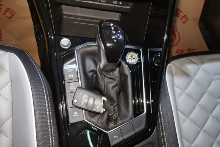 Used Volkswagen Tayron 2024 330TSI Two-Wheel Drive Luxury Plus Advanced Version Gear Lever