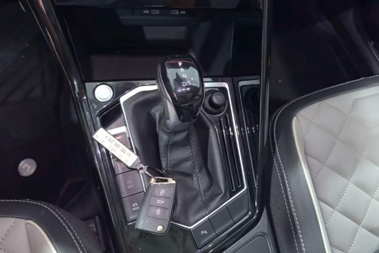 Used Volkswagen Tayron 2024 330TSI Two-Wheel Drive Luxury Plus Advanced Version Gear Lever