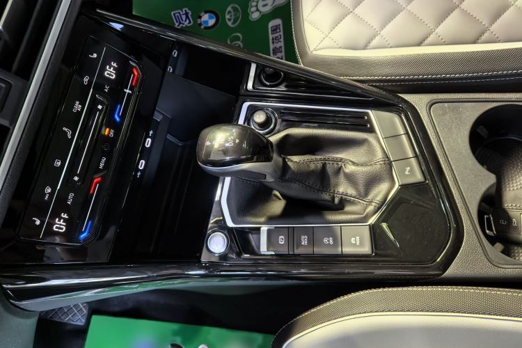 Used Volkswagen Tayron 2024 300TSI Two-Wheel-Drive Luxury Plus Advanced Version Gear Lever