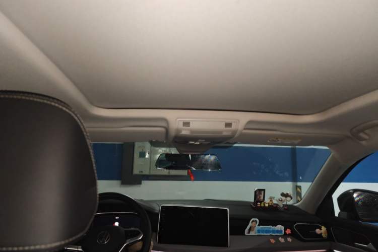 Used Volkswagen Tayron 2024 300TSI Two-Wheel-Drive Luxury Plus Advanced Version Headliner