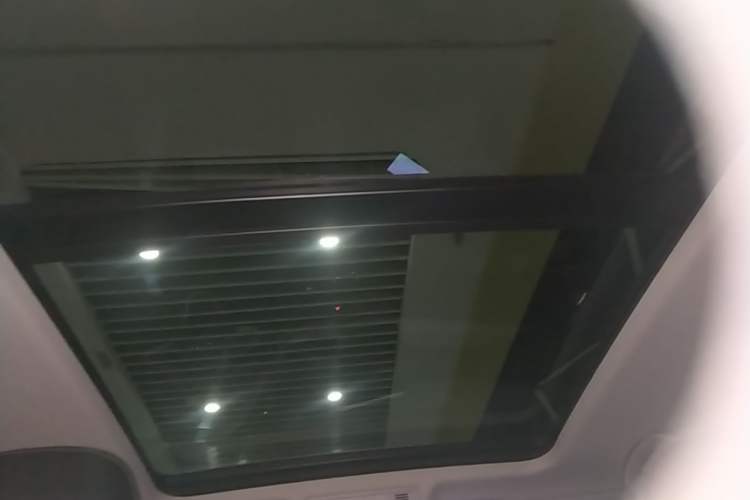 Used Volkswagen Tayron 2024 330TSI Two-Wheel Drive Luxury Plus Advanced Version Headliner