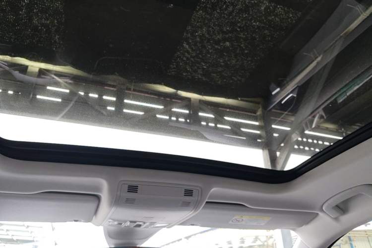 Used Volkswagen Tayron 2024 330TSI Two-Wheel Drive Luxury Plus Advanced Version Headliner