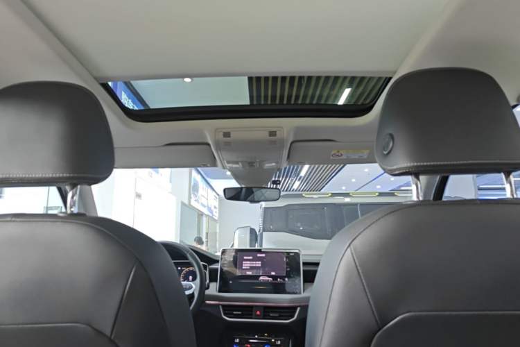 Used Volkswagen Tayron 2024 330TSI Two-Wheel Drive Luxury Plus Advanced Version Headliner