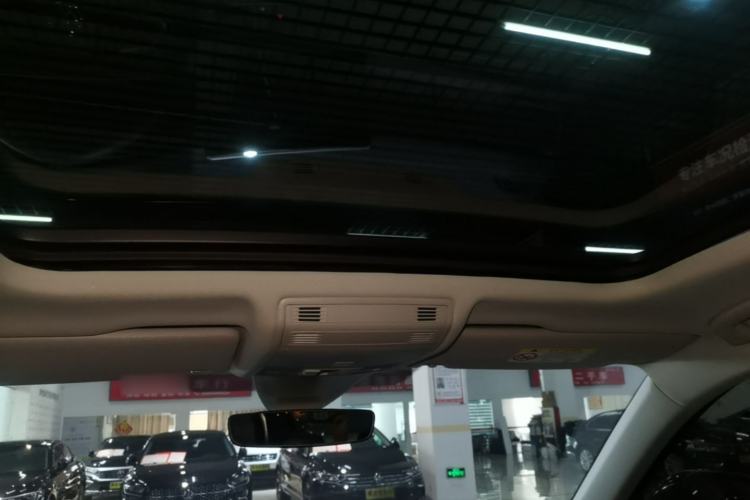 Used Volkswagen Tayron 2024 330TSI Two-Wheel Drive Luxury Plus Advanced Version Headliner