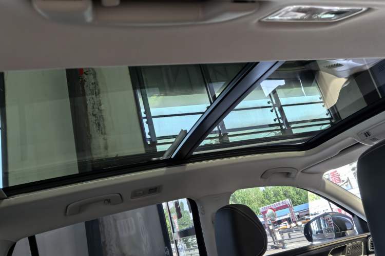 Used Volkswagen Tayron 2024 300TSI Two-Wheel-Drive Luxury Plus Advanced Version Headliner