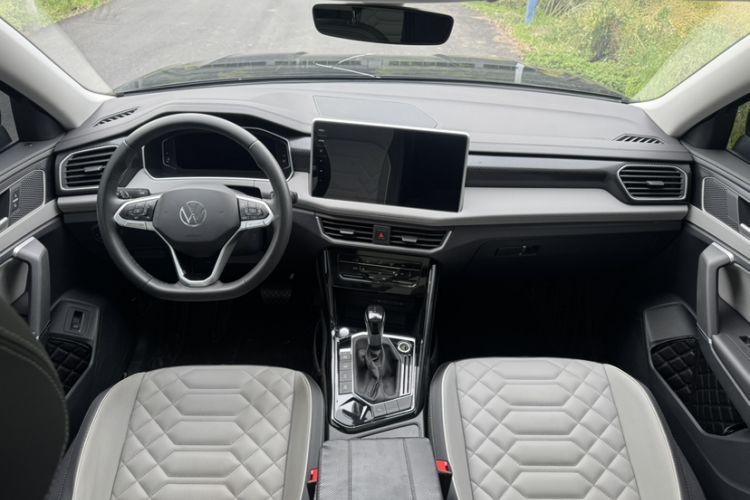 Used Volkswagen Tayron 2024 300TSI Two-Wheel-Drive Luxury Plus Advanced Version Interior 1