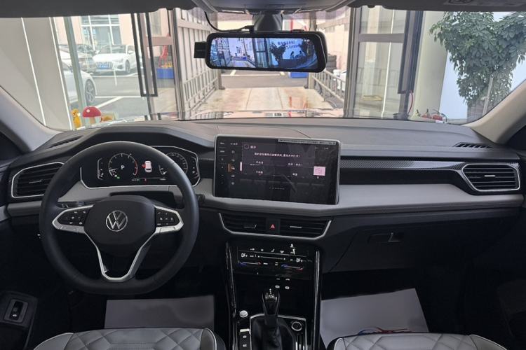 Used Volkswagen Tayron 2024 300TSI Two-Wheel-Drive Luxury Plus Advanced Version Interior 1