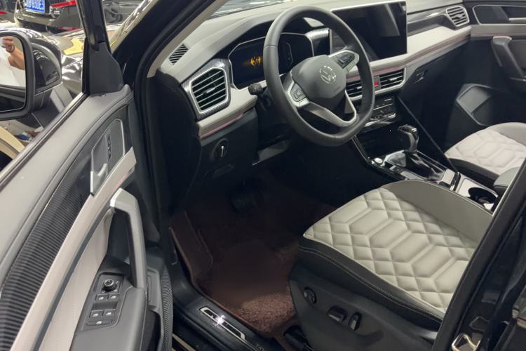 Used Volkswagen Tayron 2024 300TSI Two-Wheel-Drive Luxury Plus Advanced Version Interior 1